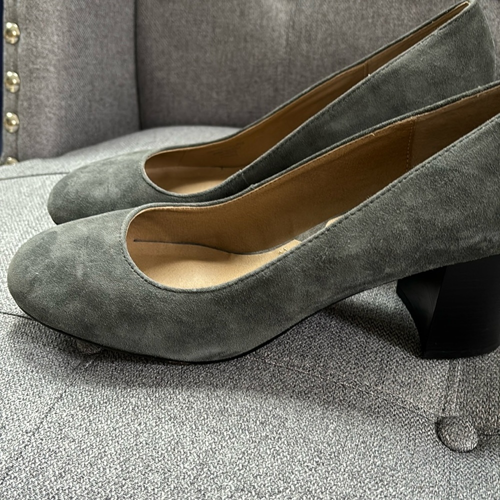 ADRIENNE VITTADINI Glatz‎ Suede Pump Gray 9M